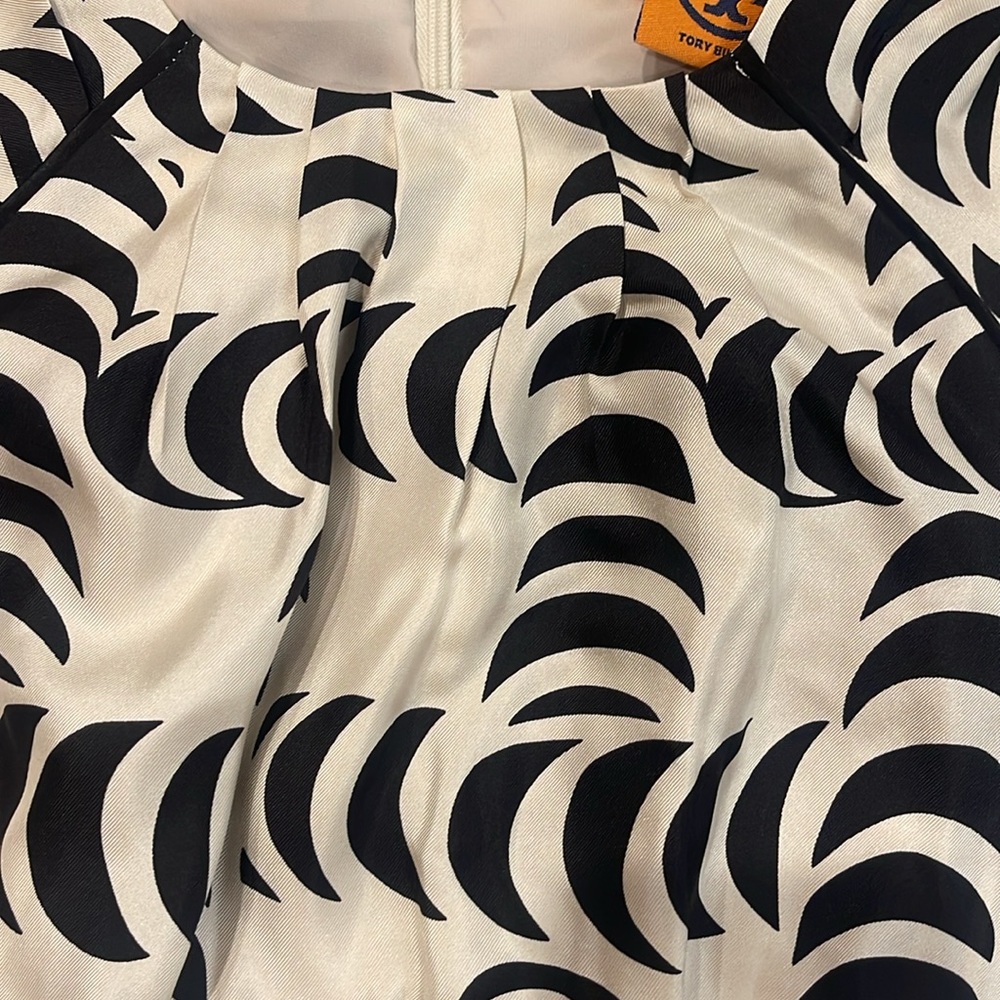 Tory Burch Black and White Silk Dress, size 4 - Picture 4 of 15